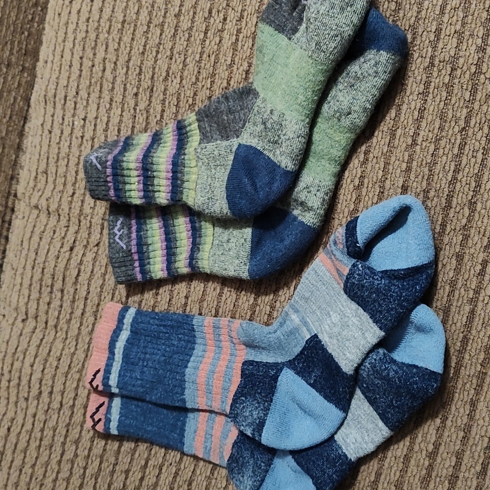 Darn Tough Women’s hiker crew Socks Size M